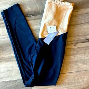 Motherhood maternity leggings small